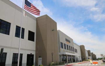 Front view an Amazon store with a US flag
